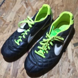 Nike tiempo soccer cleats size 10.5
